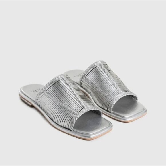 NWOT Vélez Inflexus Leather Flat Sandals for Women Silver Size EU 37/ US 7 - Picture 1 of 10